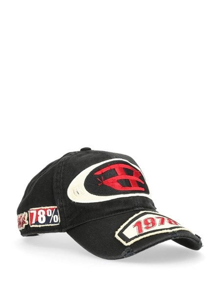 Cappello da baseball con patch ricamate