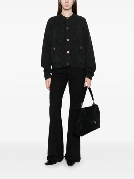 Cardigan con bottoni martellati
