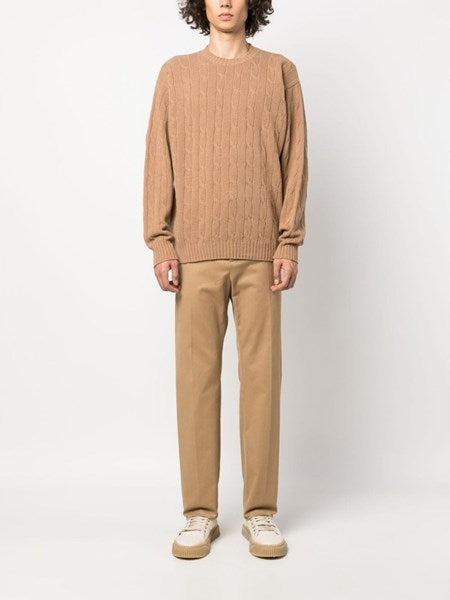 Maglione con lavorazione a treccia