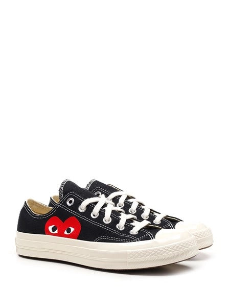 Converse low-top con cuore rosso