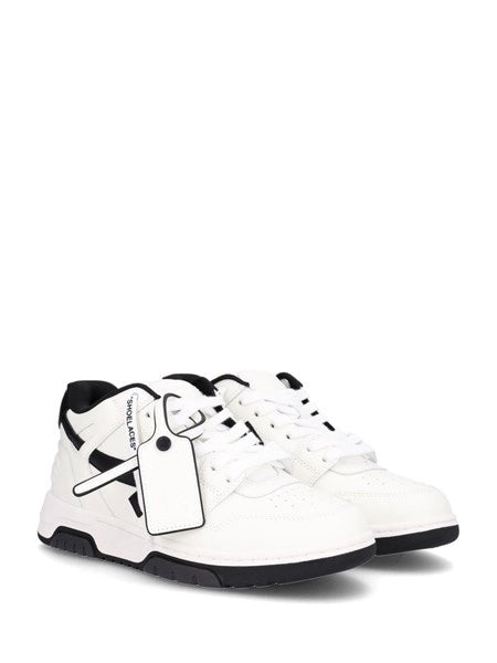 Sneaker Out of office