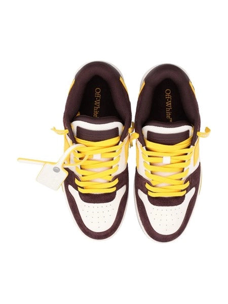 Sneaker Out of office