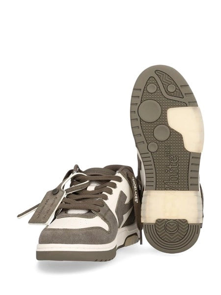 Sneaker Out of office