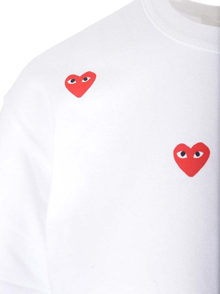 T-shirt con mini cuori rossi