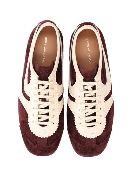 Sneakers in suede