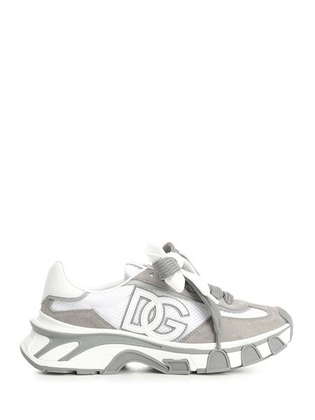 sneaker DG country road