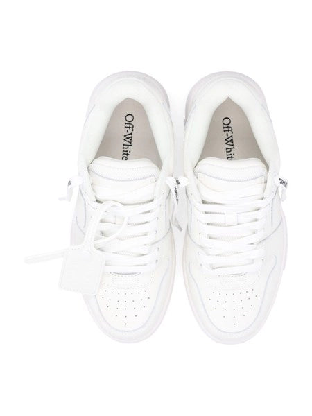 Sneaker Out of office