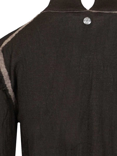 Maglia stropicciata con scollo a V