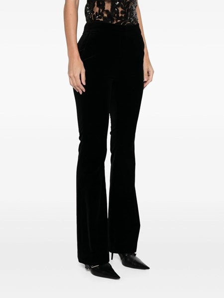 Pantaloni slim svasati