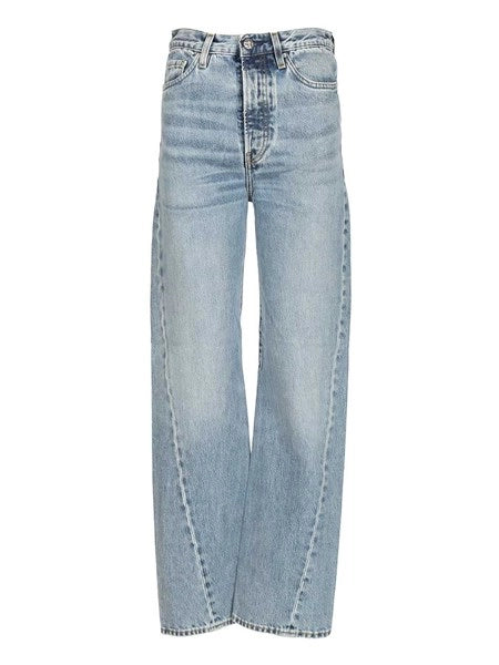 Jeans con cuciture ritorte