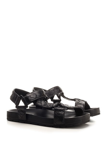 Sandalo in pelle nera