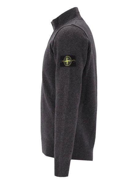 Maglione con zip corta