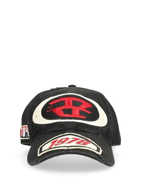 Cappello da baseball con patch ricamate