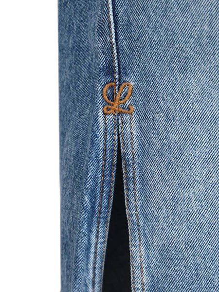 Pantaloni con spacco