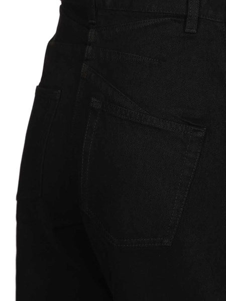 Jeans arrotondati in denim