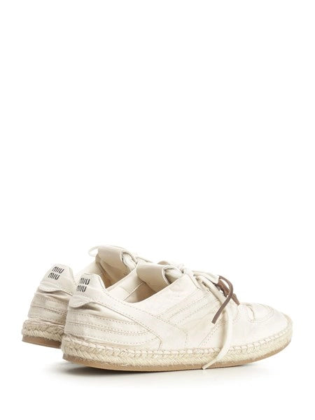 sneakers gymnasium