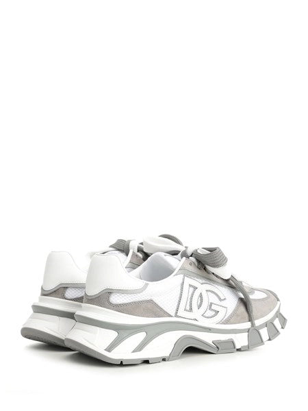 sneaker DG country road