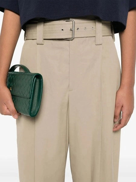 Pantaloni vita alta con cintura