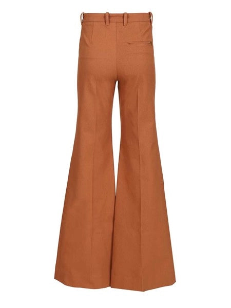 Pantaloni svasati