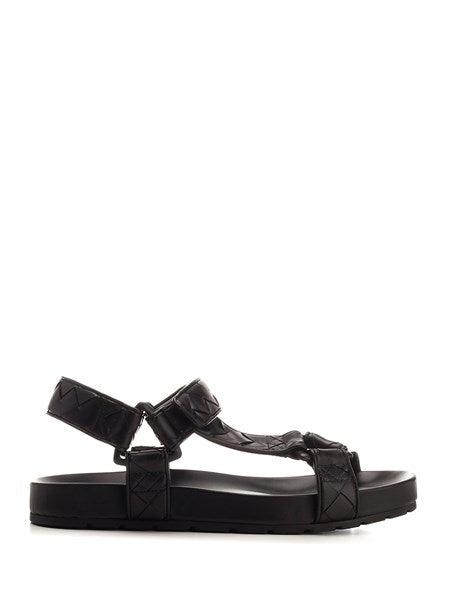 Sandalo in pelle nera
