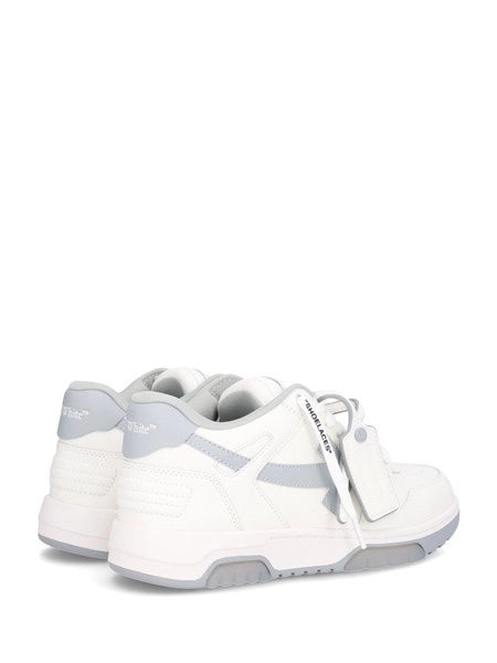 Sneaker Out of office
