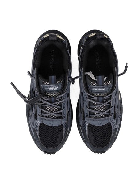 Sneaker Be Right Back