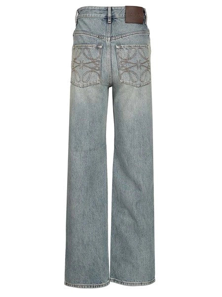 Jeans in denim