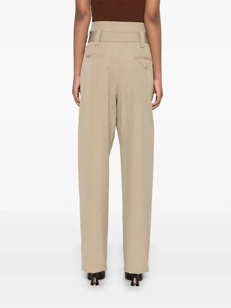 Pantaloni vita alta con cintura
