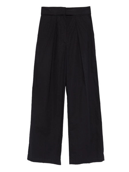 Pantalone con pieghe