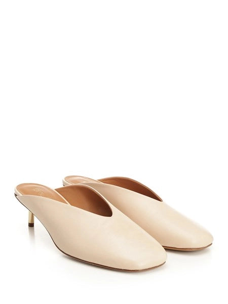 sabot in pelle laminata con tacco metallico