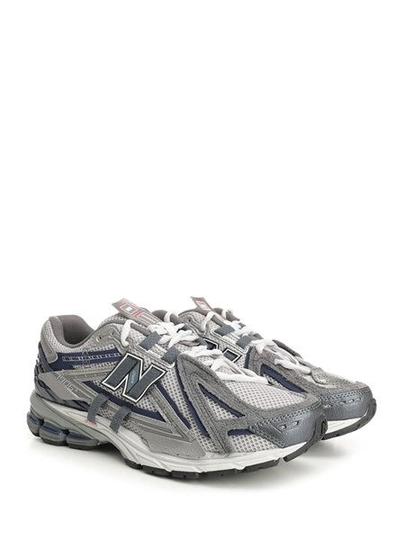 sneaker U1906A