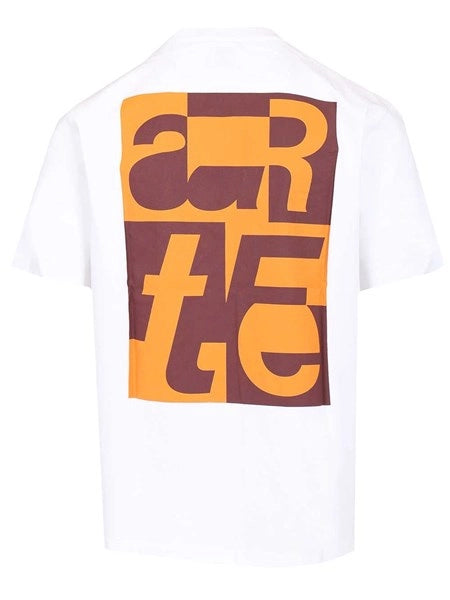 T-shirt con grafica sul retro
