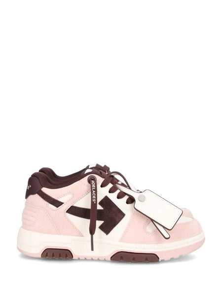 Sneaker Out of office