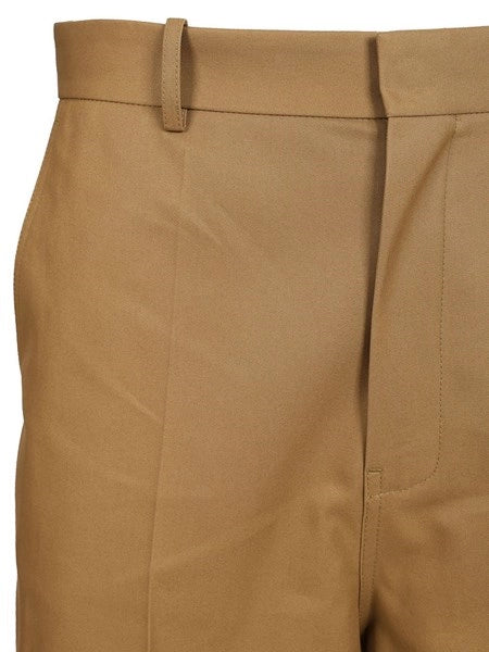 Pantaloni chino ampi