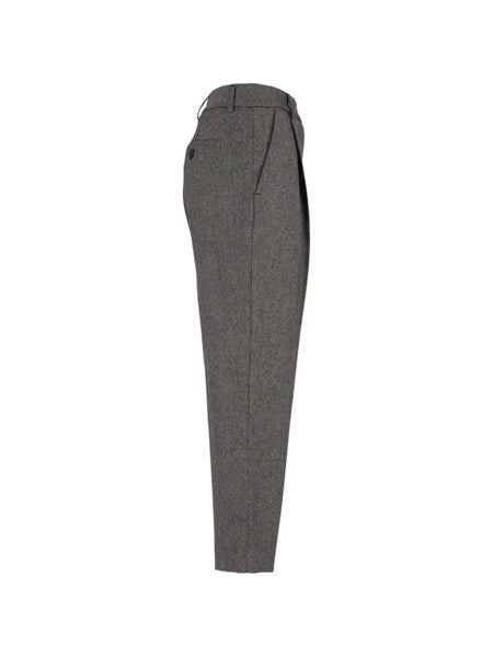 Pantaloni carrot