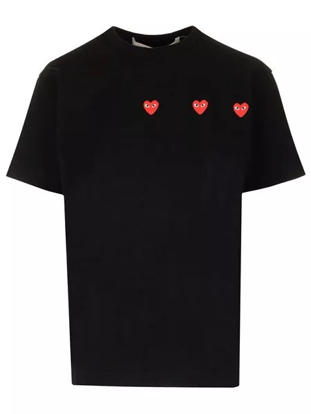 T-shirt con cuori rossi