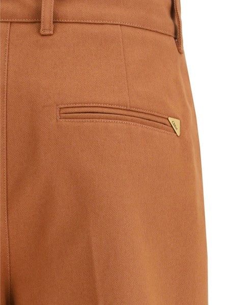 Pantaloni svasati