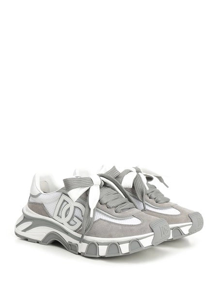 sneaker DG country road