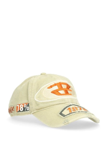 Cappello da baseball con patch ricamate