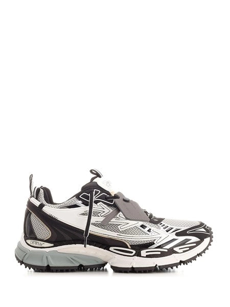 Sneaker "be right back"