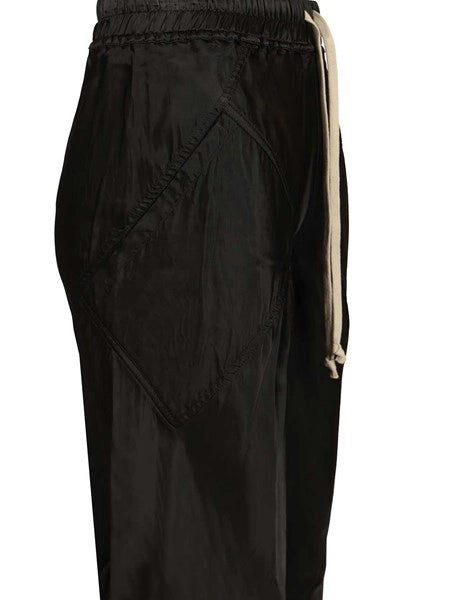 Pantaloni larghi con finitura lucida