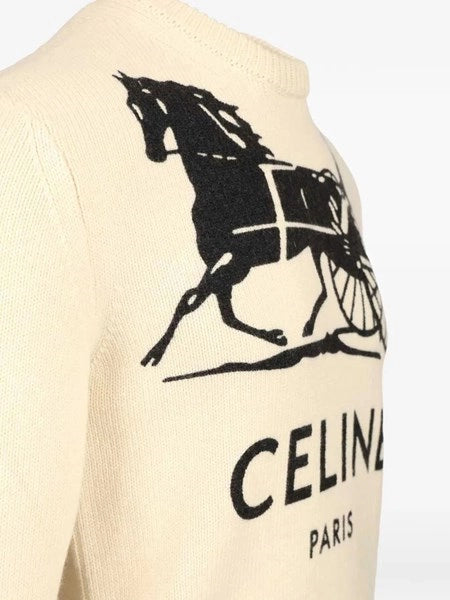 Maglione in cashmere slim fit con logo intarsiato