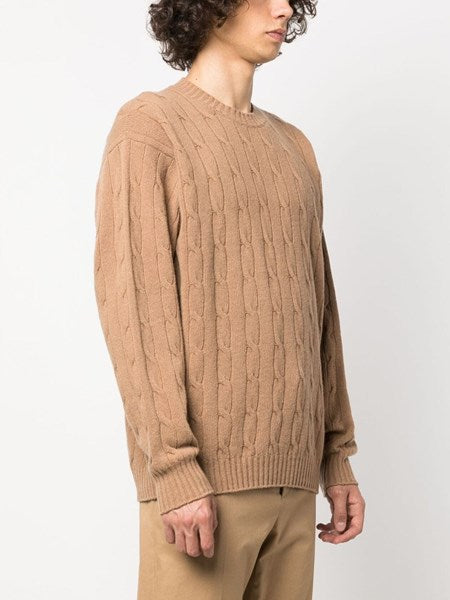 Maglione con lavorazione a treccia