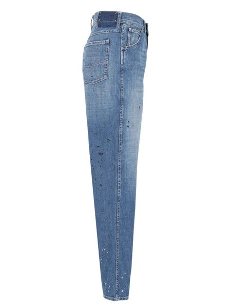 Jeans in denim trattato