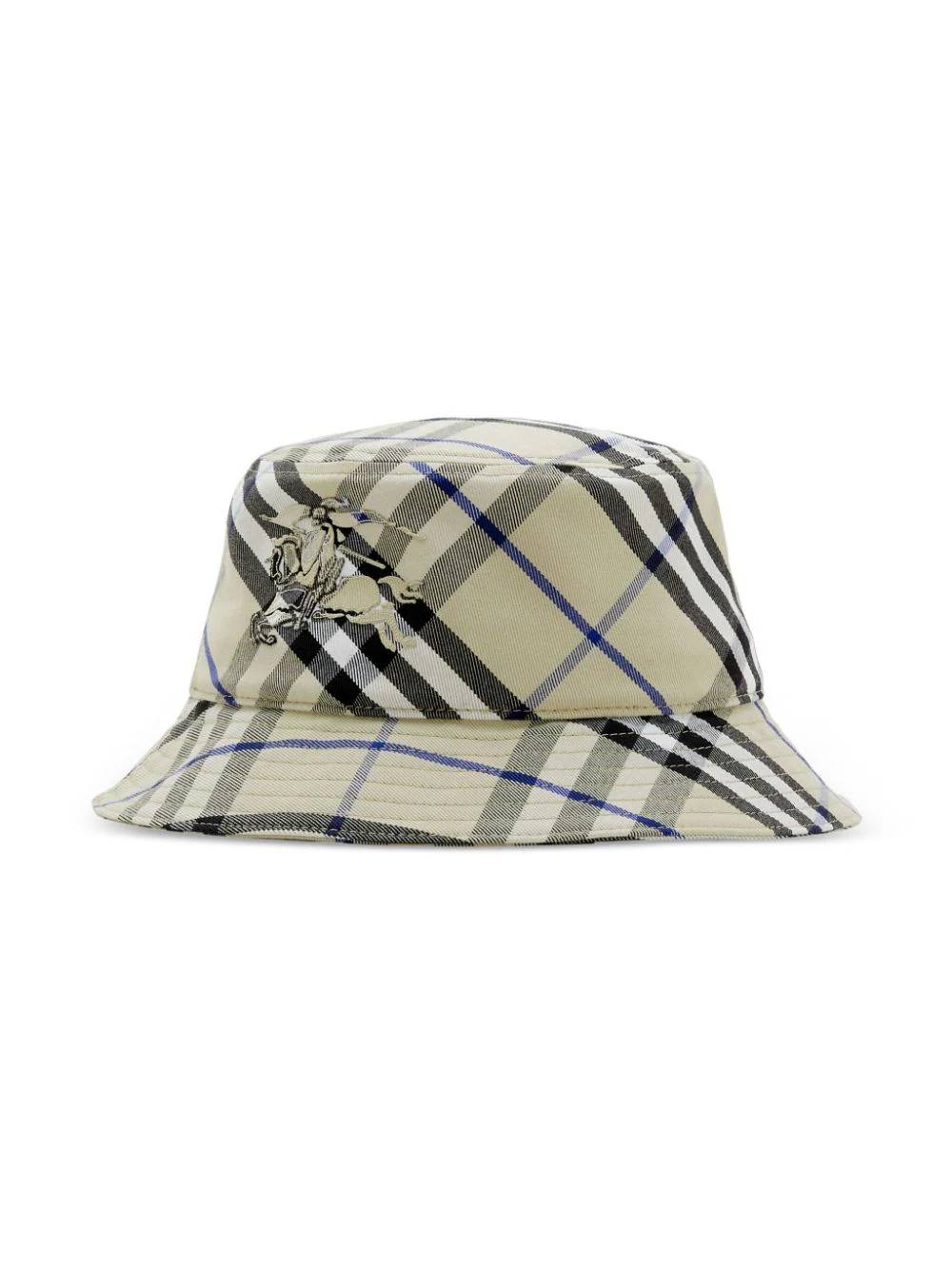 BUCKET HAT.