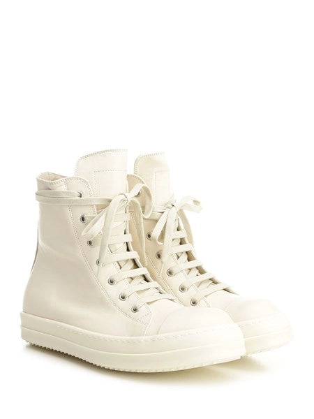 SNEAKS