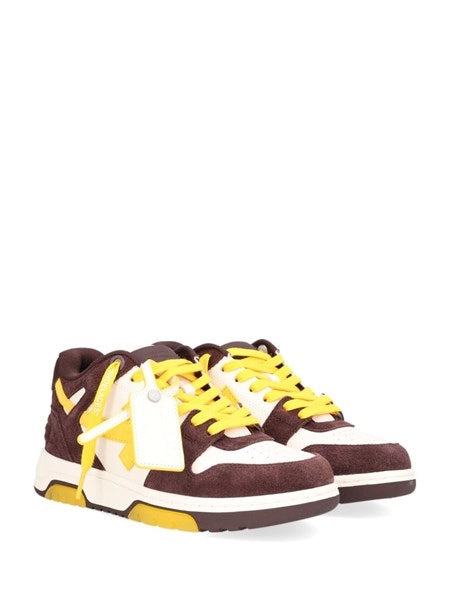 Sneaker Out of office