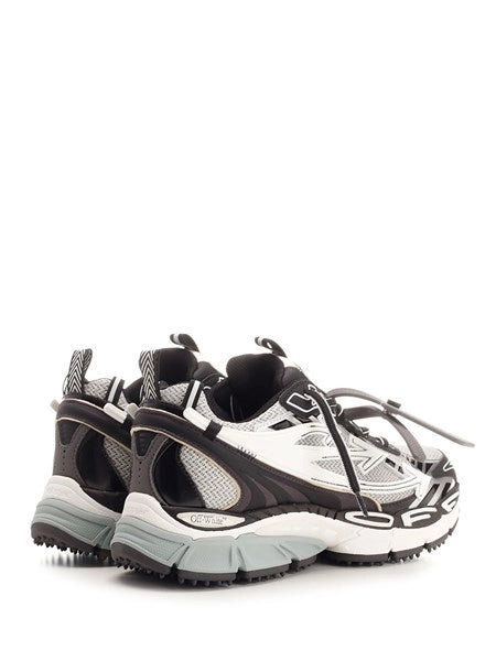 Sneaker "be right back"