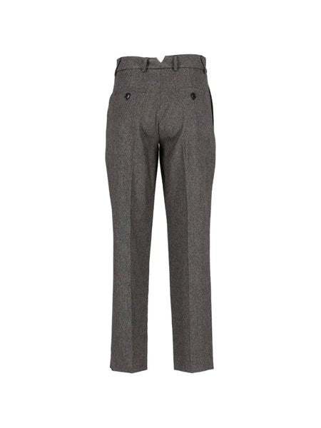 Pantaloni carrot