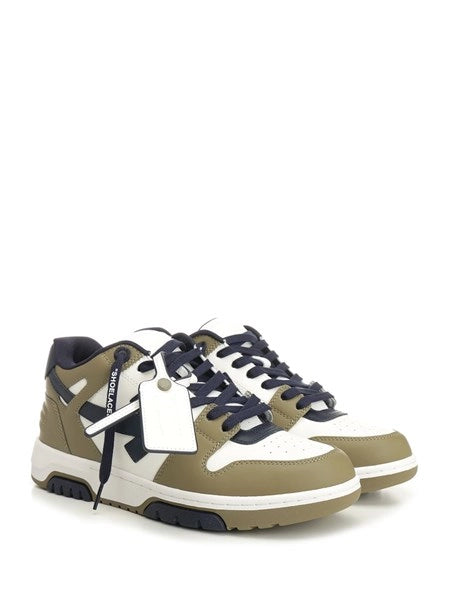 Sneaker Out of office